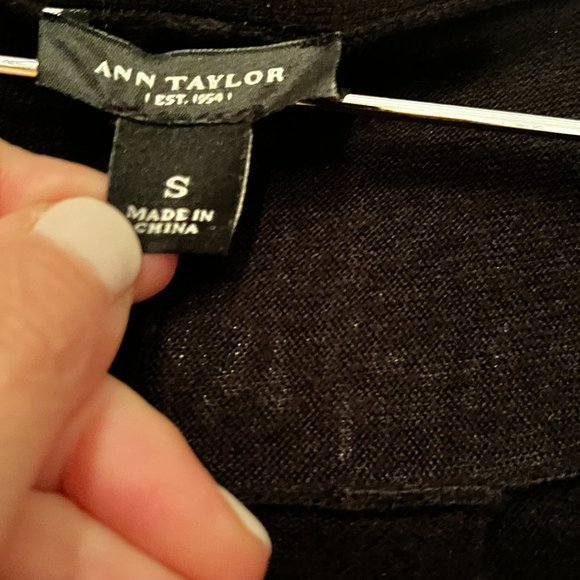 Ann Taylor Short-Sleeve Button Front V-Neck Cardigan / Size Small - Picture 7 of 10